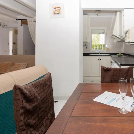 Chalet Adosado De Dos Plantas. Wifi Gratis. Villa Denia