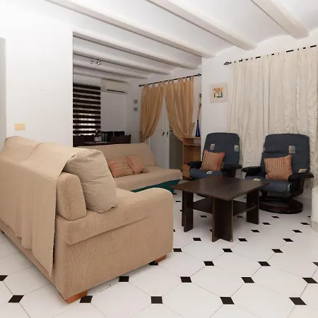 Chalet Adosado De Dos Plantas. Wifi Gratis. * Denia