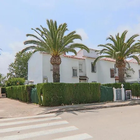 Chalet Adosado De Dos Plantas. Wifi Gratis. Villa