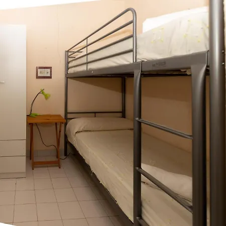 Chalet Adosado De Dos Plantas. Wifi Gratis. Villa *
