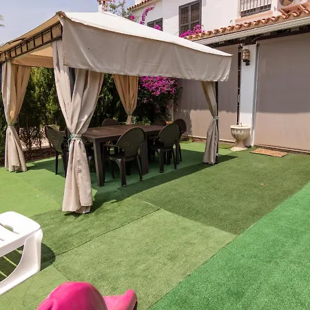 Chalet Adosado De Dos Plantas. Wifi Gratis. Дения