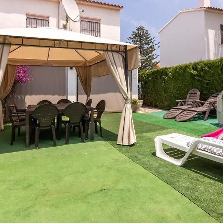 Chalet Adosado De Dos Plantas. Wifi Gratis. Villa *