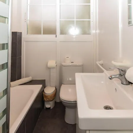 Chalet Adosado De Dos Plantas. Wifi Gratis. Вилла