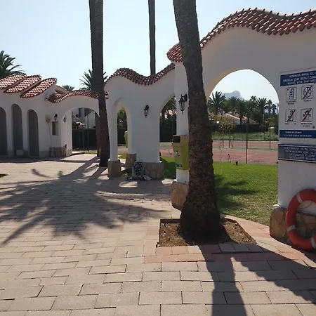 Chalet Adosado De Dos Plantas. Wifi Gratis. Denia