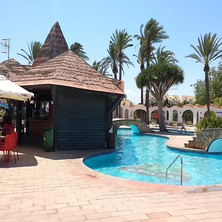 Chalet Adosado De Dos Plantas. Wifi Gratis. Villa *